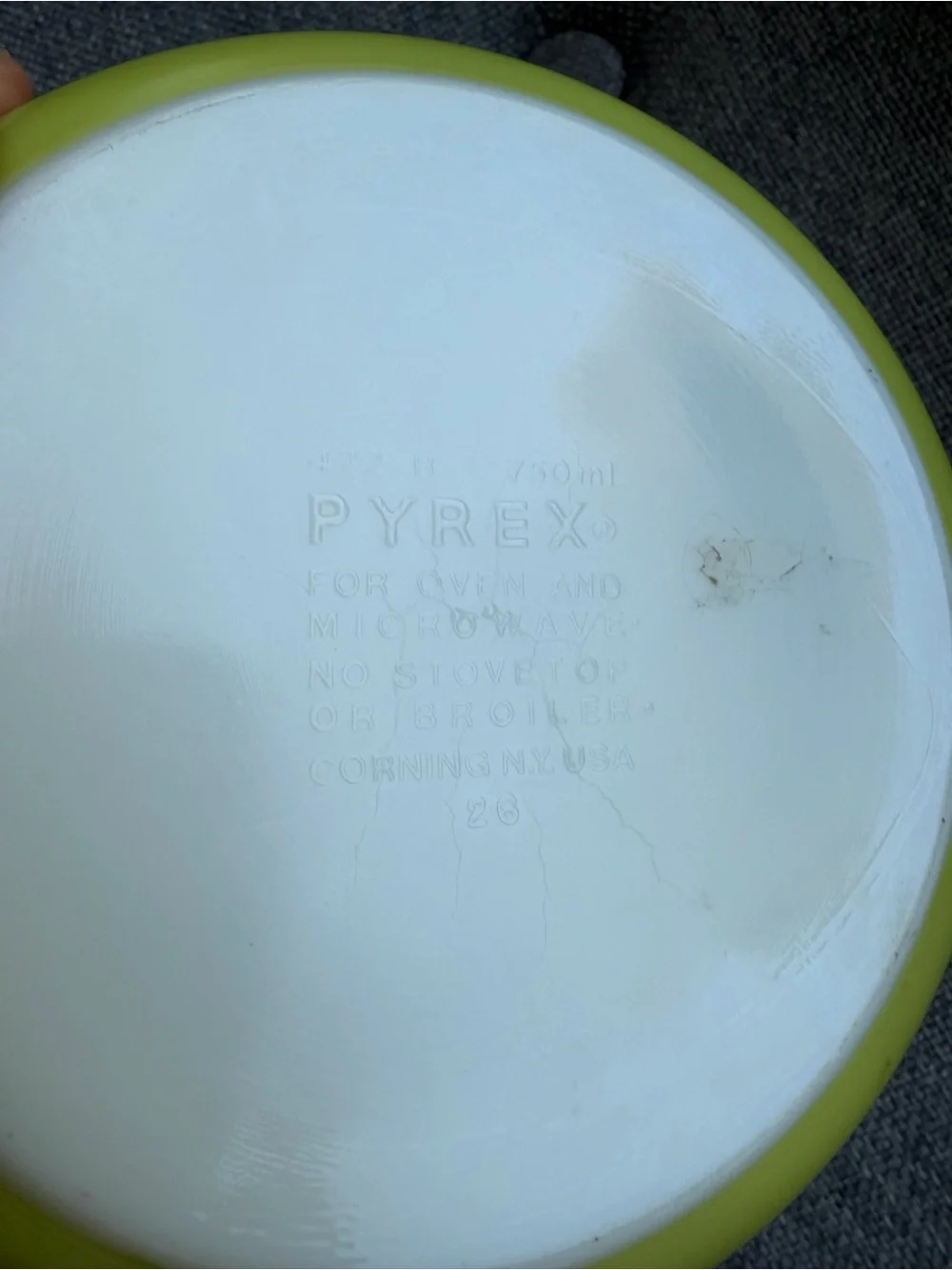 Pyrex Lime Green Glass Casserole - Crazy Daisy #472-b 1.5 pint